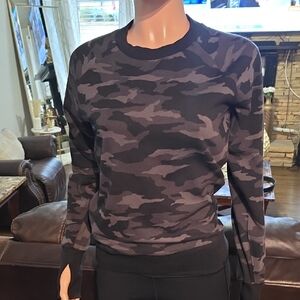 Athleta Men's Black and Gray Camouflage Crewneck Sweater